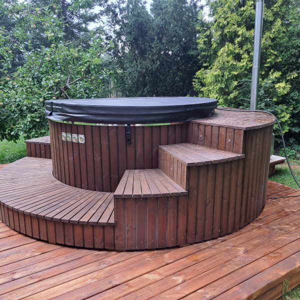 Hot tub with external stove, large circular staircase, thermo-wood finish, equipped with hydro-massage and air-massage systems.