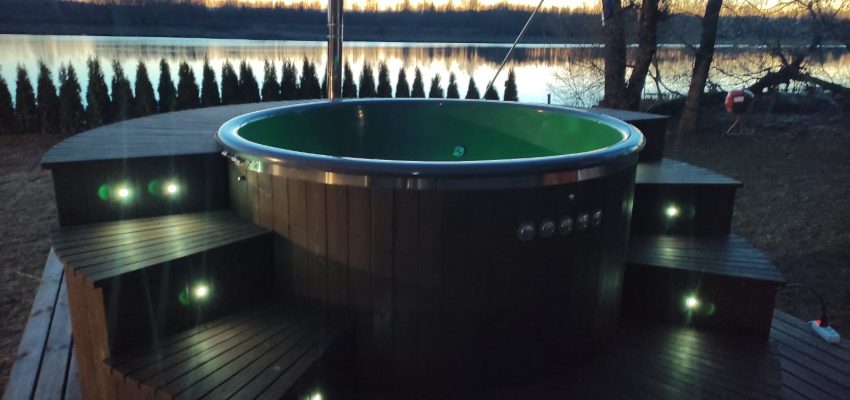 Fibreglass hot tub with thermo-wood finish - relaxation in nature