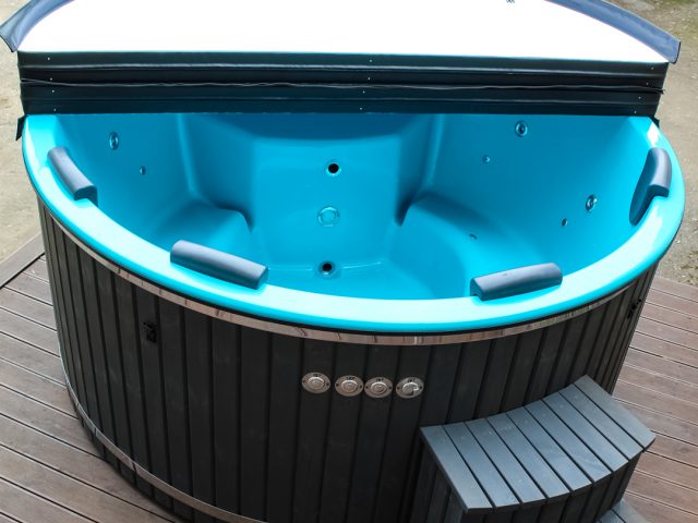 Koka kubls ar integrētu krāsni