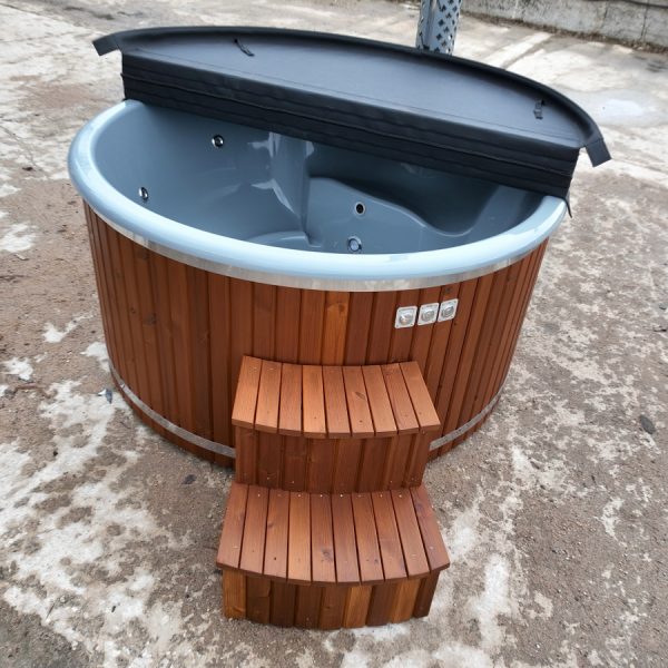 wooden hot tube with insulated cover