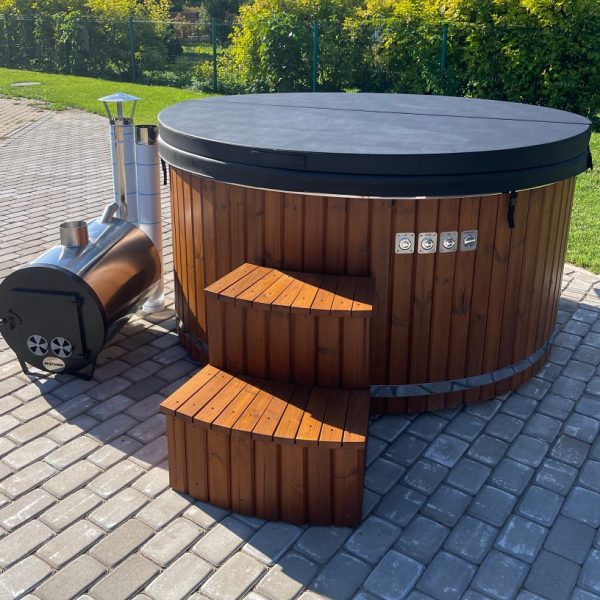 Koka kubls ar ārējo krāsniņu