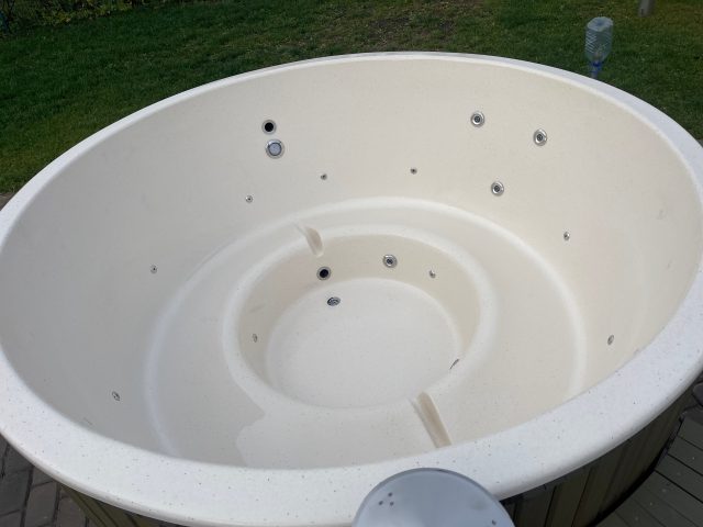 Kubli ar stikla&scaron;ķiedras oderi