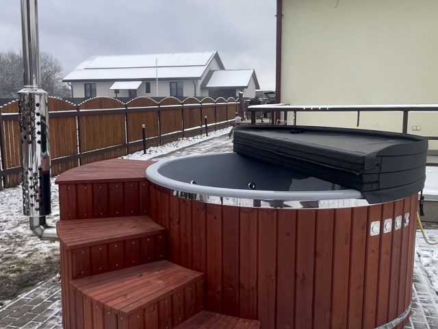 Lielas pusapaļas kāpnes