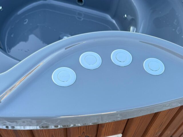 Akrila kubls ar ārējo krāsniņu