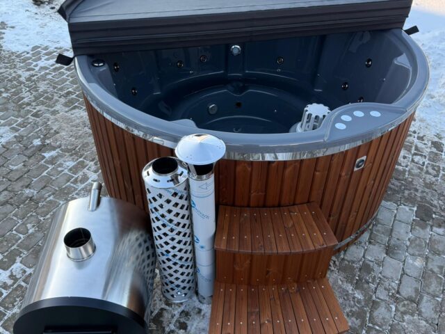 Akrila kubls ar ārējo krāsniņu