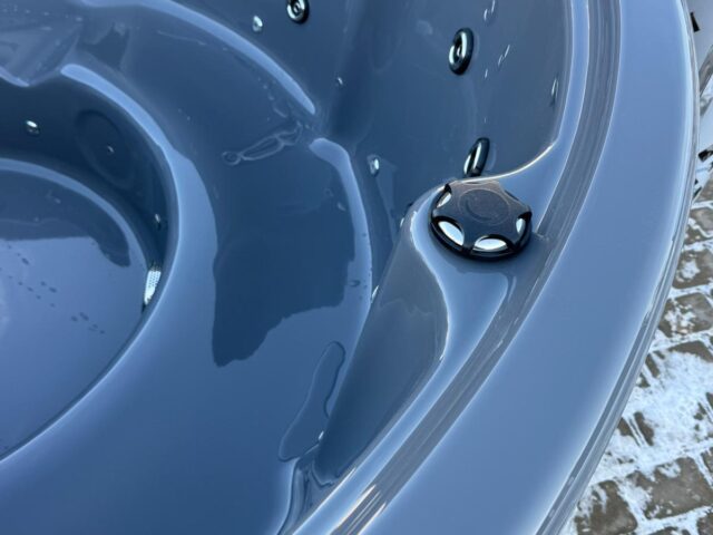 Akrila kubls ar integrētu krāsniņu