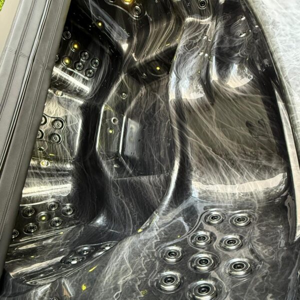 Akrila kubls ar ārējo krāsniņu