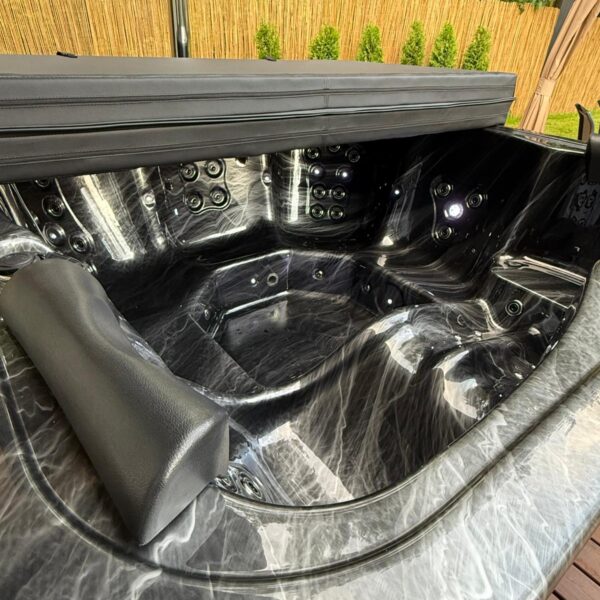 Akrila kubls ar ārējo krāsniņu