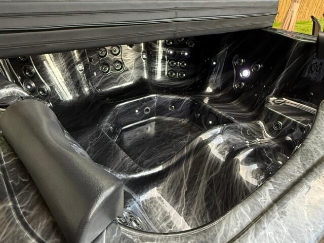 Akrila kubls ar ārējo krāsniņu