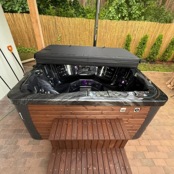 Akrila kubls ar ārējo krāsniņu