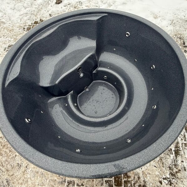 Koka kubls ar tum&scaron;u baseinu