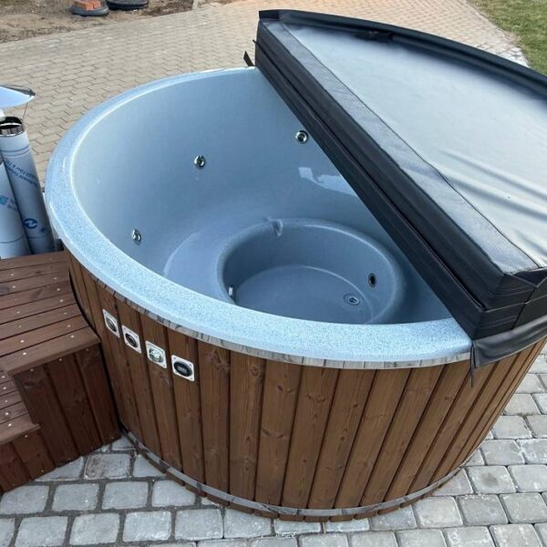 Stikla šķiedras kubls ar ārējo krāsniņu,hidromasāžas sistēmu un termokoka apdari